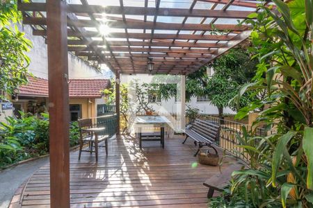 Casa para alugar com 330m², 7 quartos e 4 vagas Casa para alugar com 330m², 7 quartos e 4 vagasÁrea externa