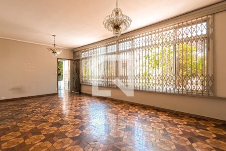 Casa à venda com 250m², 3 quartos e 4 vagasSala