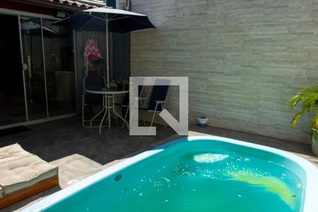 Piscina de casa à venda com 2 quartos, 96m² em Guarujá, Porto Alegre