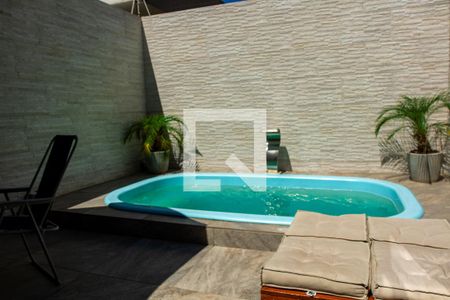 Piscina de casa à venda com 2 quartos, 96m² em Guarujá, Porto Alegre