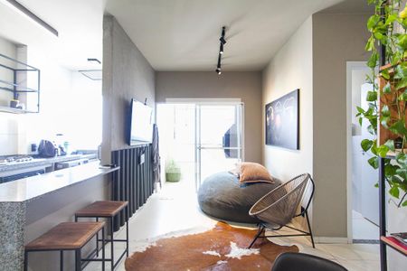 Sala de apartamento para alugar com 2 quartos, 60m² em Jardim Holanda, Uberlândia