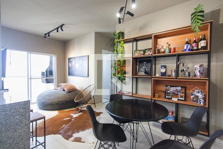 Sala de apartamento para alugar com 2 quartos, 60m² em Jardim Holanda, Uberlândia