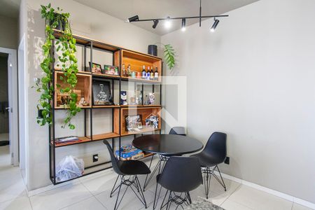 Sala de apartamento para alugar com 2 quartos, 60m² em Jardim Holanda, Uberlândia