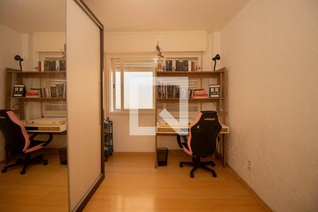 Quarto 1 de apartamento à venda com 2 quartos, 68m² em Passo da Areia, Porto Alegre