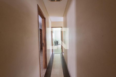 Corredor de casa à venda com 4 quartos, 429m² em Vila Carrao, São Paulo