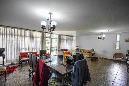 Sala de casa à venda com 4 quartos, 300m² em Jardim Everest, São Paulo