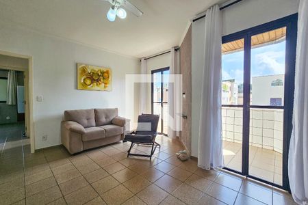 Sala de apartamento para alugar com 2 quartos, 64m² em Jardim Las Palmas, Guarujá