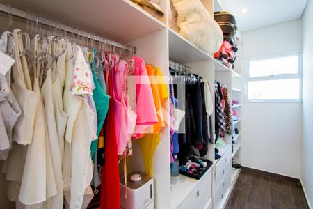 Closet do quarto 1 de casa à venda com 3 quartos, 250m² em Jardim Las Vegas, Santo André