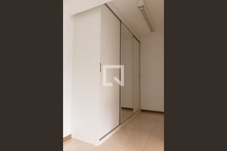 Apartamento para alugar com 265m², 3 quartos e 3 vagas Apartamento para alugar com 265m², 3 quartos e 3 vagasCloset
