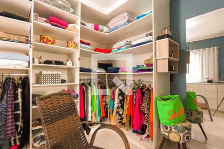 Apartamento à venda com 144m², 2 quartos e 1 vaga Apartamento à venda com 144m², 2 quartos e 1 vagaCloset da suíte