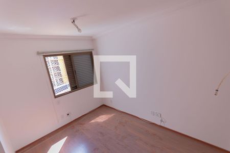 Quarto de apartamento à venda com 4 quartos, 137m² em Cambuí, Campinas