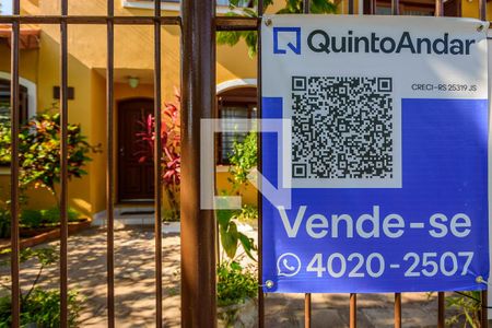 Casa à venda com 400m², 4 quartos e 3 vagas Casa à venda com 400m², 4 quartos e 3 vagasPlaquinha