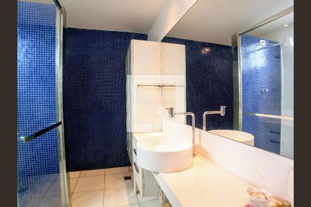Banheiro de apartamento à venda com 3 quartos, 100m² em Funcionários, Belo Horizonte