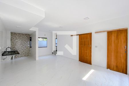 Casa à venda com 90m², 3 quartos e 2 vagasSala/Cozinha