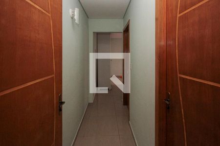 Corredor de casa à venda com 4 quartos, 135m² em Vila Olinda, São Paulo