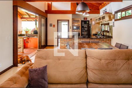 Sala de casa de condomínio para alugar com 4 quartos, 270m² em Campeche Leste, Florianópolis