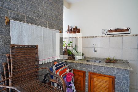 Area externa de casa à venda com 4 quartos, 562m² em Santa Maria Goretti, Porto Alegre