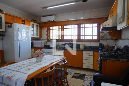 Cozinha de casa para alugar com 4 quartos, 562m² em Santa Maria Goretti, Porto Alegre