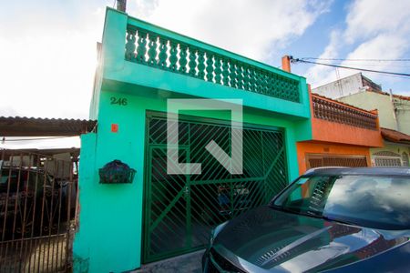 Casa à venda com 262m², 3 quartos e 2 vagas Casa à venda com 262m², 3 quartos e 2 vagasFachada