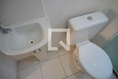 Banheiro de apartamento à venda com 2 quartos, 38m² em Sarandi, Porto Alegre