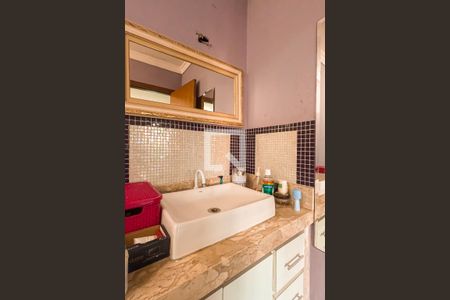 Casa à venda com 250m², 5 quartos e 2 vagas Casa à venda com 250m², 5 quartos e 2 vagasBanheiro da Suíte