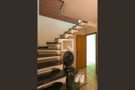 Casa à venda com 250m², 5 quartos e 2 vagas Casa à venda com 250m², 5 quartos e 2 vagasQuarto 1