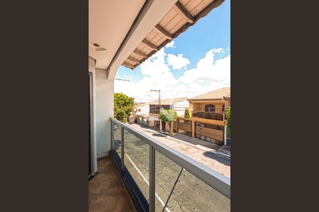 Casa à venda com 250m², 5 quartos e 2 vagas Casa à venda com 250m², 5 quartos e 2 vagasVaranda da Suíte