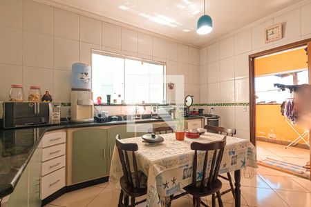 Casa à venda com 250m², 5 quartos e 2 vagas Casa à venda com 250m², 5 quartos e 2 vagasCozinha