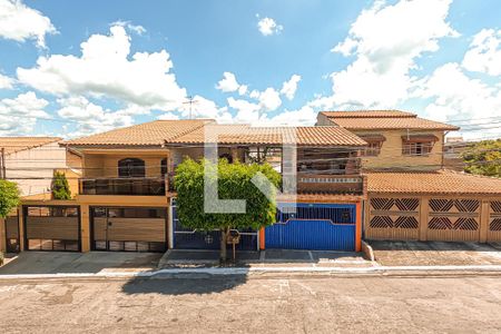 Casa à venda com 250m², 5 quartos e 2 vagas Casa à venda com 250m², 5 quartos e 2 vagasVista da Varanda da Suíte