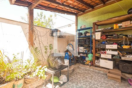 Casa à venda com 250m², 5 quartos e 2 vagas Casa à venda com 250m², 5 quartos e 2 vagasÁrea de Serviço