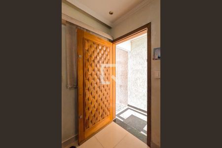 Casa à venda com 250m², 5 quartos e 2 vagas Casa à venda com 250m², 5 quartos e 2 vagasEntrada