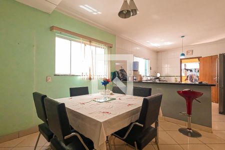 Casa à venda com 250m², 5 quartos e 2 vagas Casa à venda com 250m², 5 quartos e 2 vagasCozinha