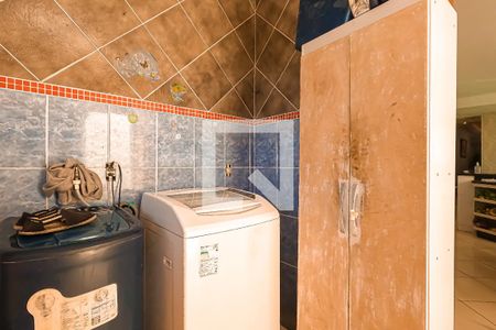 Casa à venda com 250m², 5 quartos e 2 vagas Casa à venda com 250m², 5 quartos e 2 vagasÁrea de Serviço