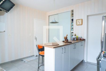 Casa à venda com 570m², 5 quartos e 4 vagas Casa à venda com 570m², 5 quartos e 4 vagasCozinha