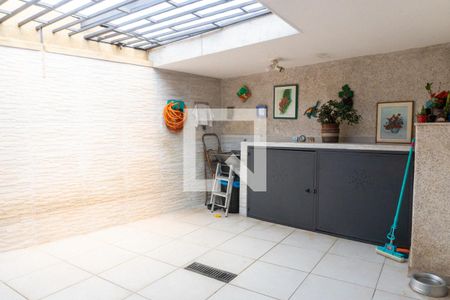 Casa à venda com 570m², 5 quartos e 4 vagas Casa à venda com 570m², 5 quartos e 4 vagasÁrea de Serviço