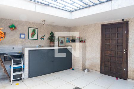 Casa à venda com 570m², 5 quartos e 4 vagas Casa à venda com 570m², 5 quartos e 4 vagasÁrea de Serviço