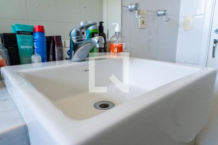 Casa à venda com 570m², 5 quartos e 4 vagas Casa à venda com 570m², 5 quartos e 4 vagasBanheiro 2 Detalhe