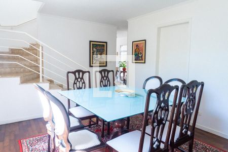 Casa à venda com 570m², 5 quartos e 4 vagas Casa à venda com 570m², 5 quartos e 4 vagasSala de Jantar