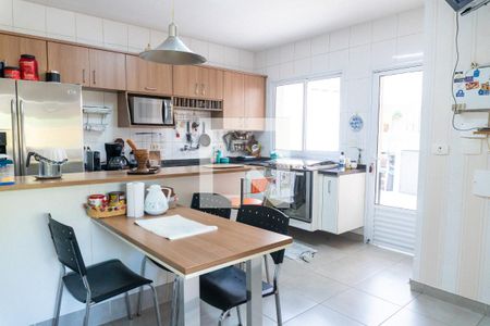 Casa à venda com 570m², 5 quartos e 4 vagas Casa à venda com 570m², 5 quartos e 4 vagasCozinha