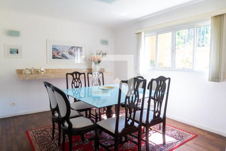 Casa à venda com 570m², 5 quartos e 4 vagas Casa à venda com 570m², 5 quartos e 4 vagasSala de Jantar