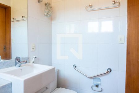 Casa à venda com 570m², 5 quartos e 4 vagas Casa à venda com 570m², 5 quartos e 4 vagasBanheiro da Suíte 1