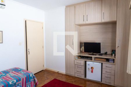 Casa à venda com 570m², 5 quartos e 4 vagas Casa à venda com 570m², 5 quartos e 4 vagasQuarto 1