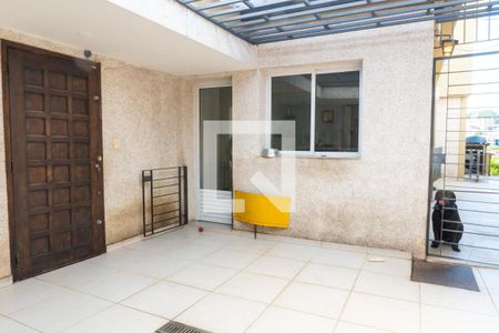 Casa à venda com 570m², 5 quartos e 4 vagas Casa à venda com 570m², 5 quartos e 4 vagasÁrea de Serviço