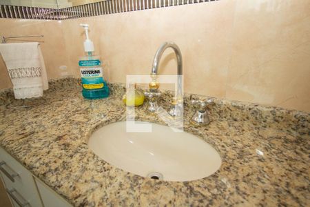 Apartamento à venda com 440m², 4 quartos e 4 vagas Apartamento à venda com 440m², 4 quartos e 4 vagasBanheiro da Suíte 1