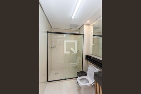 Banheiro de apartamento para alugar com 1 quarto, 62m² em São Domingos, São Paulo