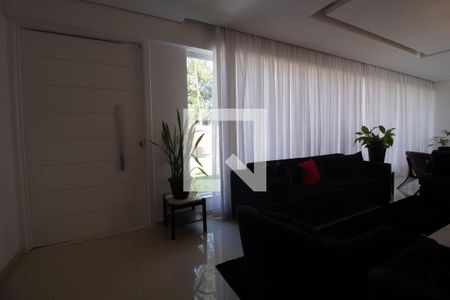 Sala de casa para alugar com 4 quartos, 450m² em Jardim Indaiá, Embu das Artes