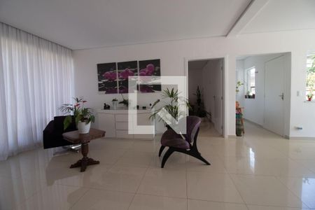 Sala de casa para alugar com 4 quartos, 450m² em Jardim Indaiá, Embu das Artes