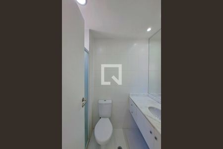 Apartamento à venda com 135m², 3 quartos e 1 vaga Apartamento à venda com 135m², 3 quartos e 1 vagaBanheiro da Suíte 1