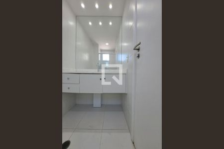 Apartamento à venda com 135m², 3 quartos e 1 vaga Apartamento à venda com 135m², 3 quartos e 1 vagaBanheiro da Suíte 1