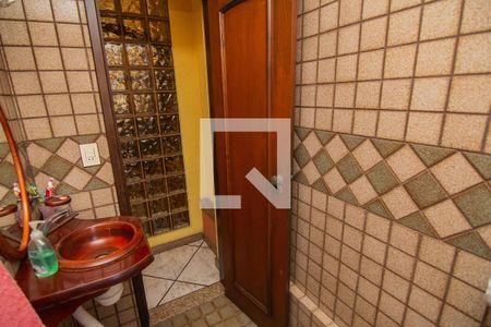 Banheiro social de casa à venda com 4 quartos, 337m² em Pe Pequeno, Niterói